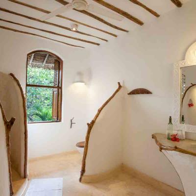 Mdoroni Behewa House Coastal Kenya Bathroom1b