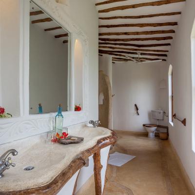 Mdoroni Pehoni House Coastal Kenya Bathroom1a