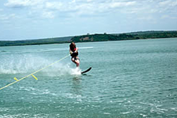 Waterskiing 