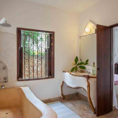 Mdoroni Behewa House Coastal Kenya Bathroom4a