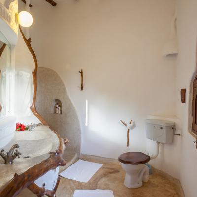 Mdoroni Pehoni House Coastal Kenya Bathroom3a